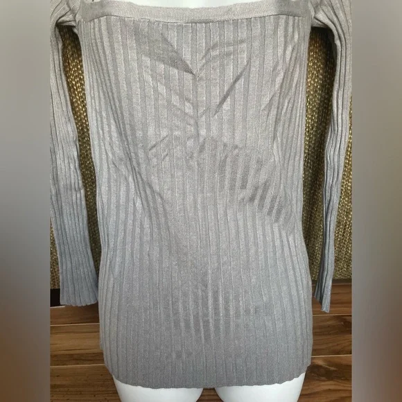 Gray Ribbed Cutout Top - Picture 6 of 7